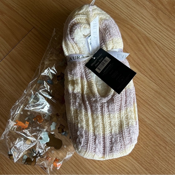 NWT Laura Ashley Lavender Slipper Socks One Size - Picture 2 of 4
